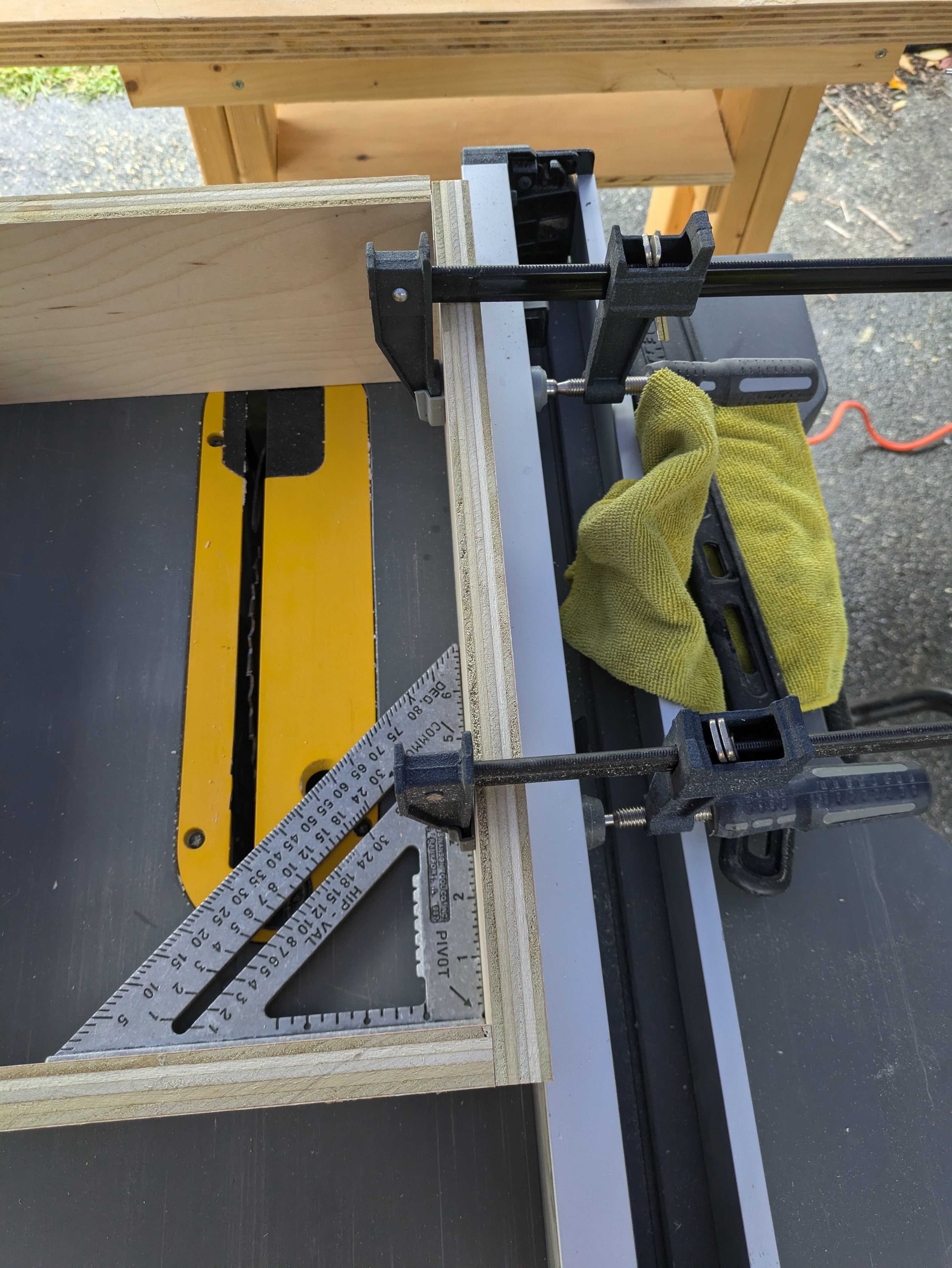 Clamping drawer sides to the table saw to attach together