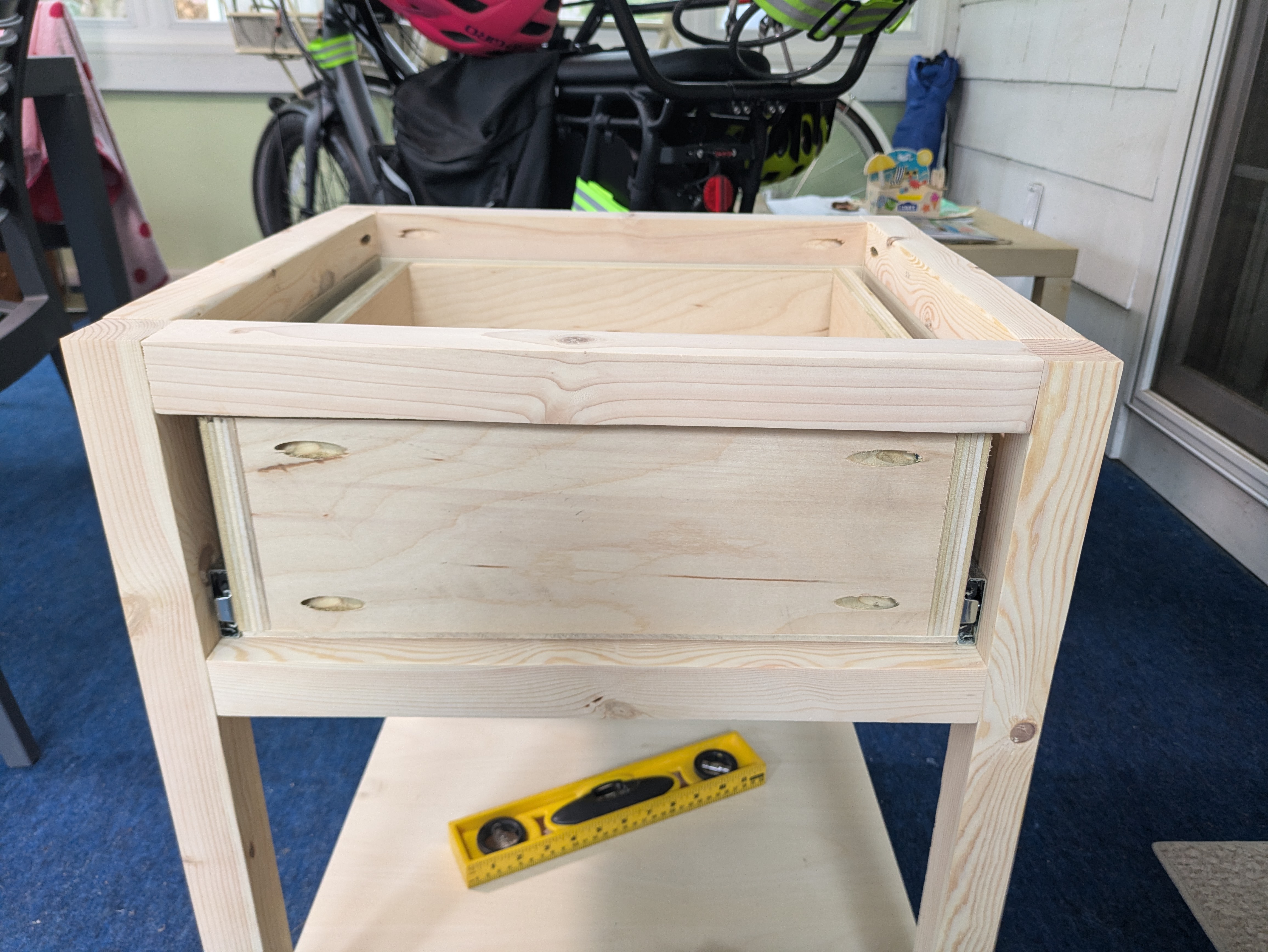 Drawer box installed in the table